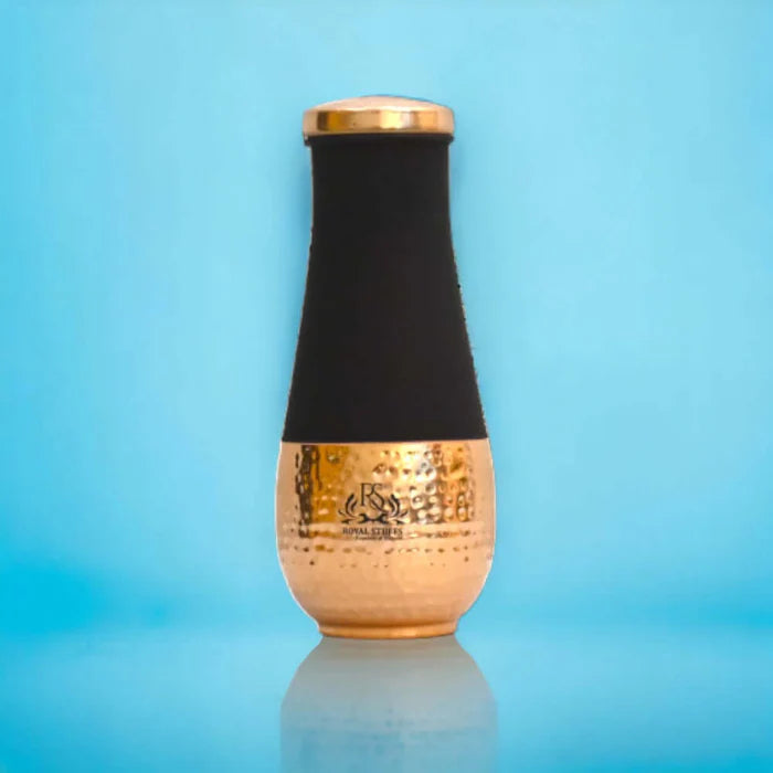 RoyalStuffs Pure Copper Bedroom Water Bottle with Inbuilt Glass – Brown Silk Hammered Surahi Carafe (1600 ML)