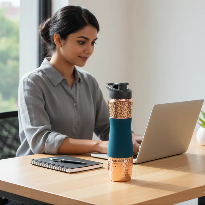 RoyalStuffs Designer Copper Hammered Sipper Bottle with Silicone Grip – 1 Litre Leak-Proof Copper Bottle