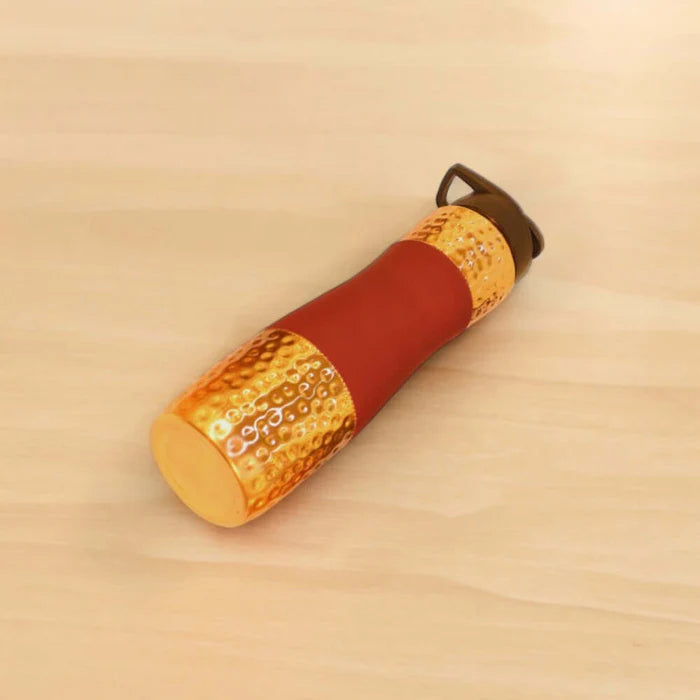 RoyalStuffs Designer Copper Hammered Sipper Bottle with Red Silicone Grip – 1 Litre Leak-Proof Copper Bottle